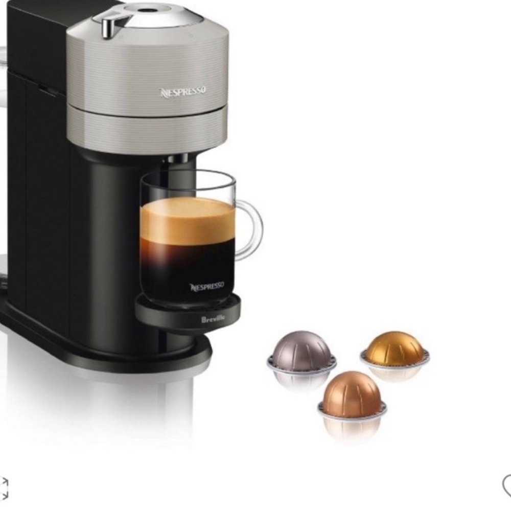 Nespresso vertuo with the Frother -Perfect condition and so convenient